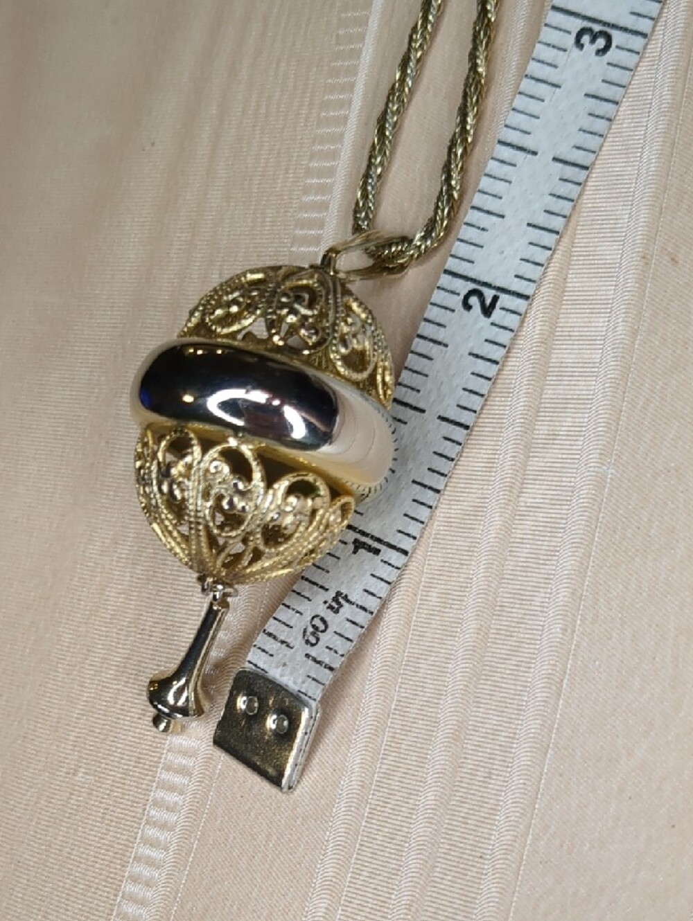 Vintage 60s Gold-Tone Filigree Dreidel Pendant Necklace Elegant - Picture 8 of 10